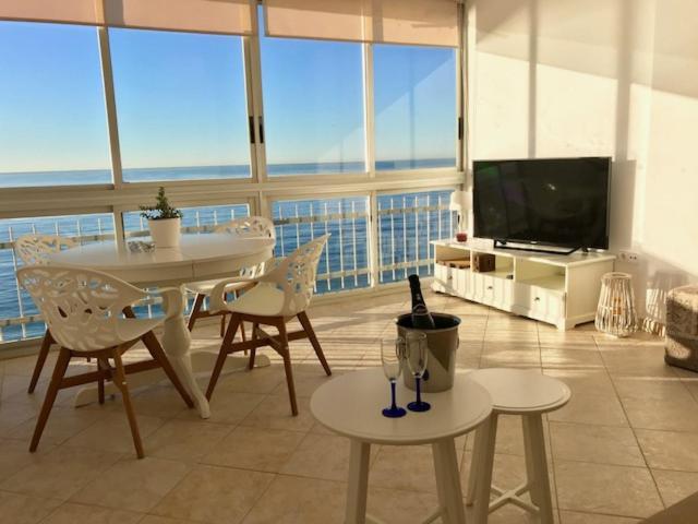 Los Fernandos, 1St Line Beachfront Poniente, 2 Bedroom Apartment Ocean Terrace بينايدورم المظهر الخارجي الصورة